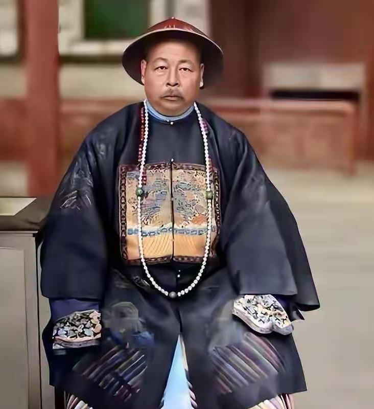 慈禧质问左宗棠：你比曾国藩强在哪？左宗棠的回复让慈禧冷汗直流
 
这话得从光绪四