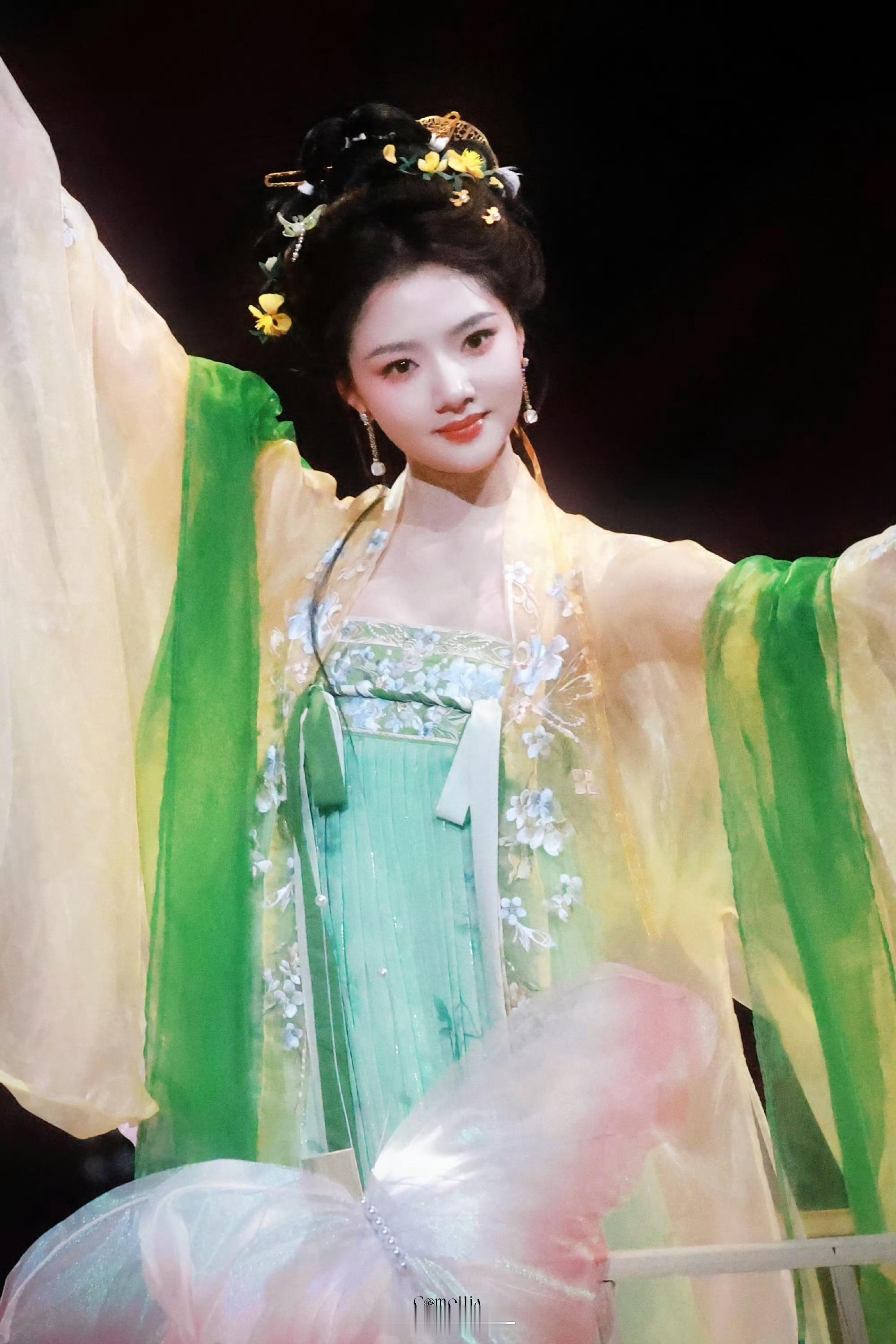 任敏💙任敏李媛 镜头里的对视，哪怕是隔着屏幕 我也能感觉到你的灵魂炽热耀眼
