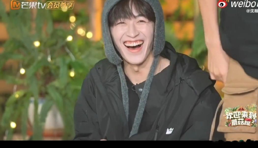 答案喂到任豪嘴边了愣是没猜对任豪这波猜题属实有点离谱！五个字的综艺名，张颜齐何洛