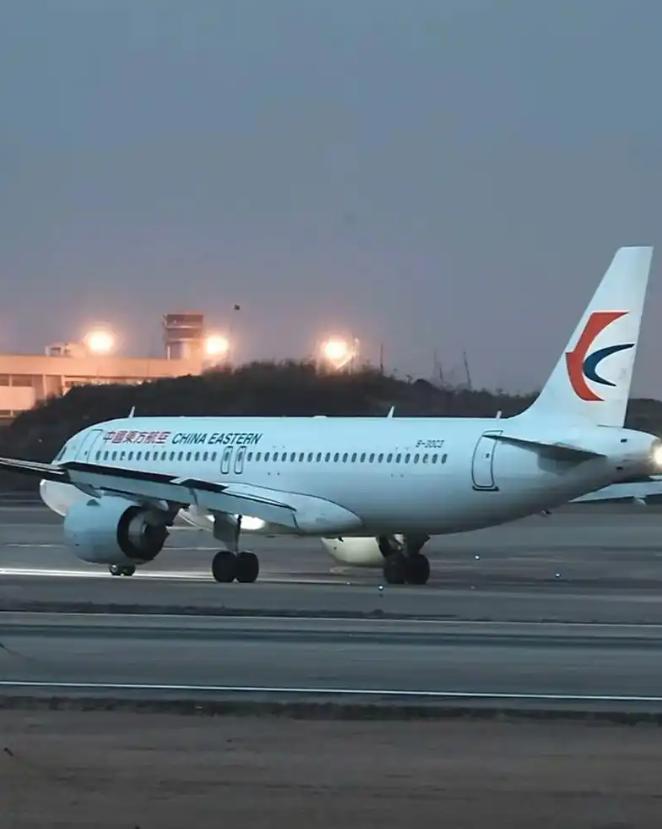 刚传来最新消息！东航正式官宣，4月18日起恢复昆明直飞印度加尔各答的航线。不少网