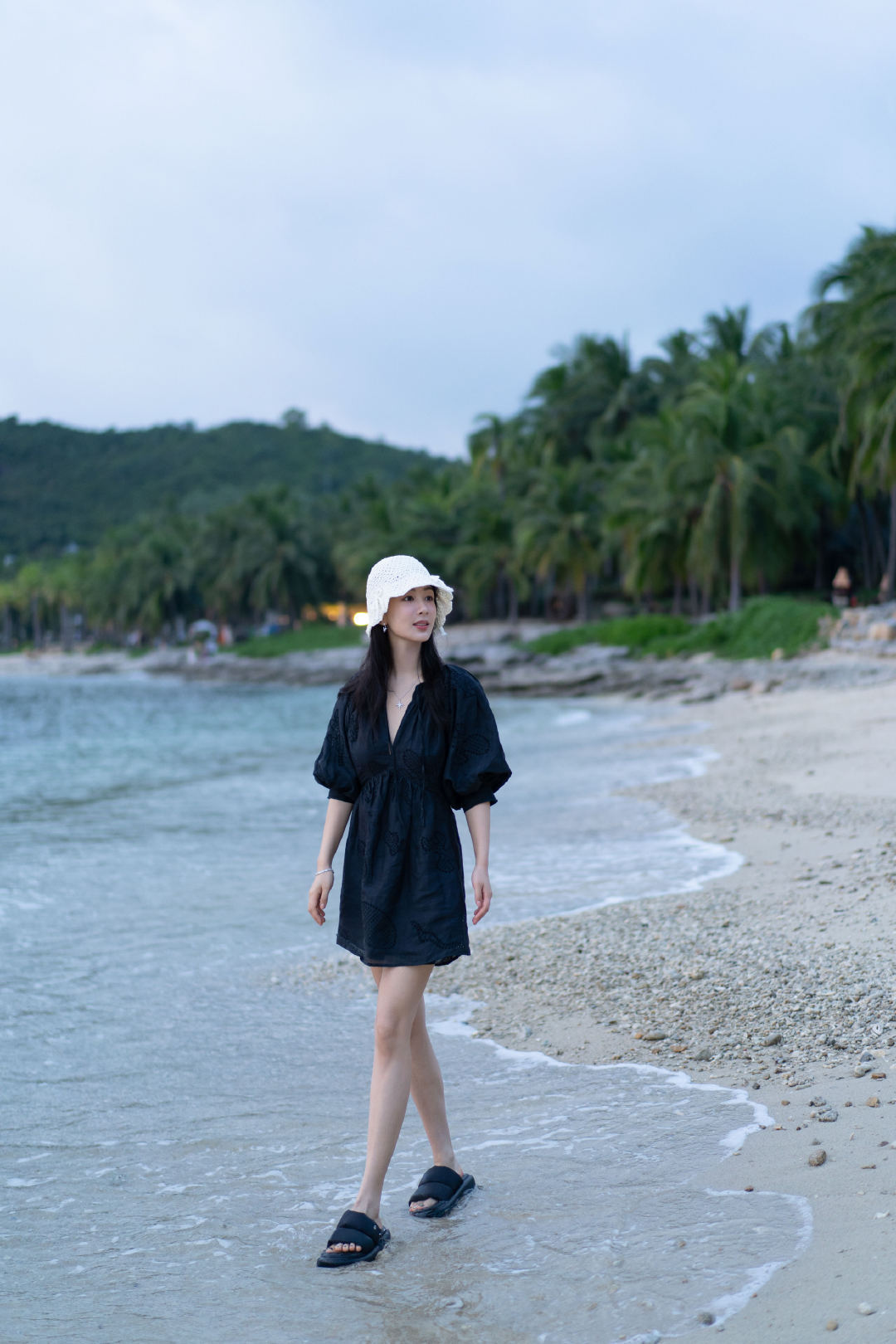 杨紫｜海边碎片随拍，好喜欢这样的放松随意风格 ​​​