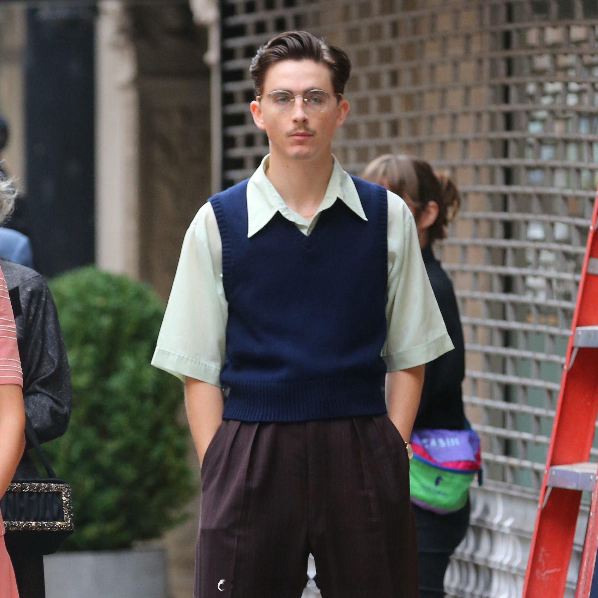 甜茶Timothée Chalamet 主演的传记电影《至尊马蒂》曝光片场照‼️