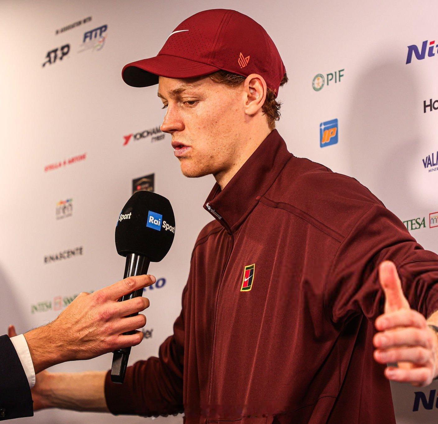 辛纳表示，他也希望戴维斯杯每两年举办一次，这样规模会更大”。记者“有人讨论过戴维