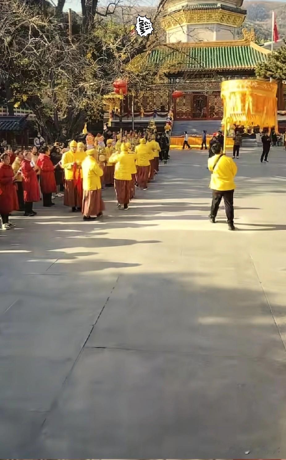 昨天泰国国王去了北京的灵光寺，这是准备欢迎泰国国王的仪式！
 
灵光寺的释迦牟尼