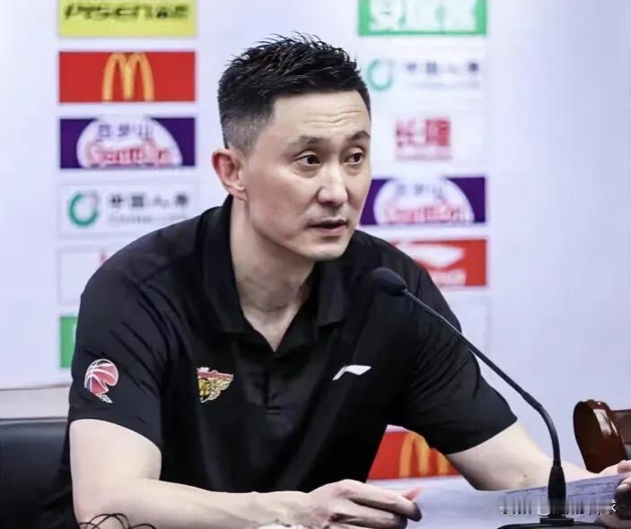 广东虽然120-100战胜广厦，杜锋依然批评这4人表现不合格！
1、胡明轩状态低