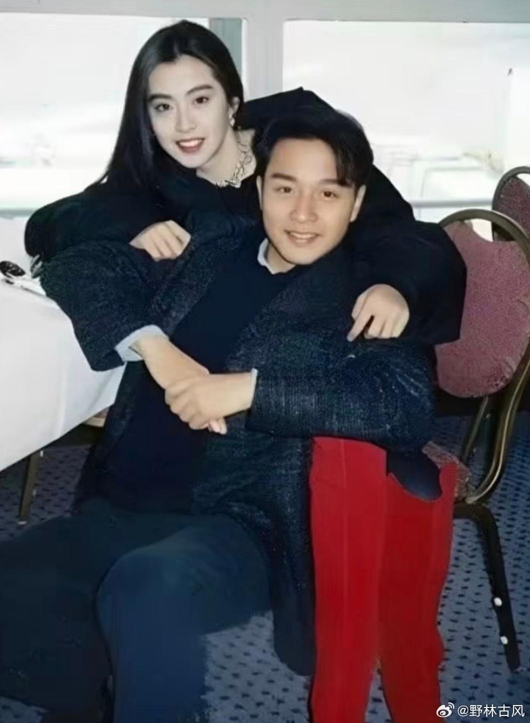 我王祖贤死也不会同意男演员摸我胸的，张国荣OK！ ​​​