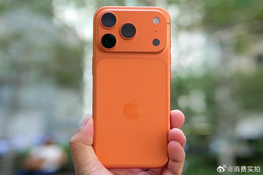 【明年iPhone出货量或增至2.7亿台，曝苹果加价扫光内存产能】据媒体最新报道