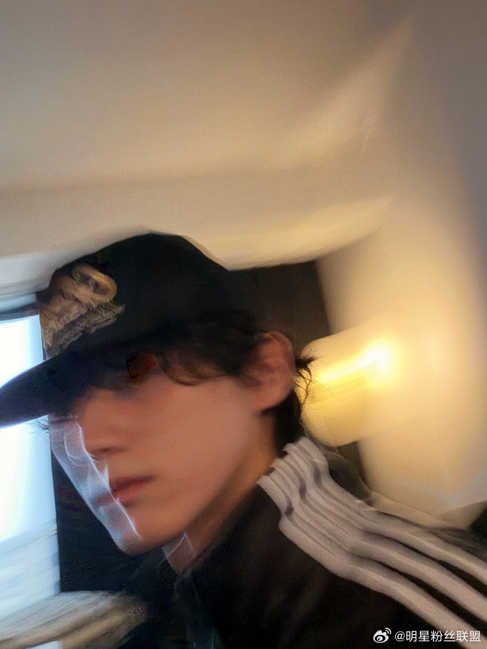 赖伟明给罗伯特过生日 谁懂啊,罗伯特梦男伟明专门给罗伯特庆生，洗衣粉儿这个身份直