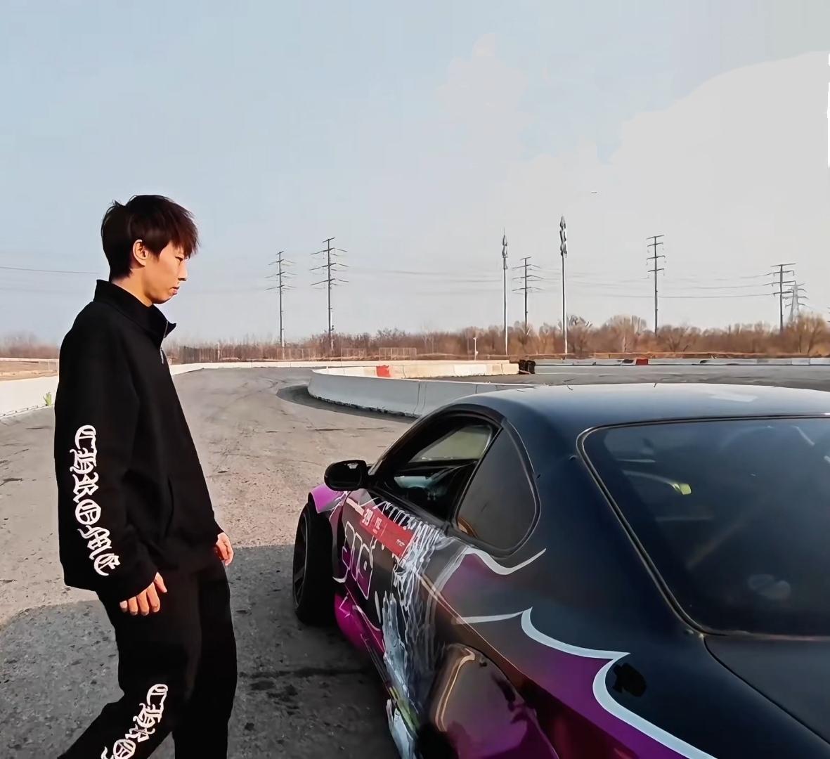 做你想做，随心而行。
退出国家队后，林高远生活的也很充实，赛车网球美食等等样样搞