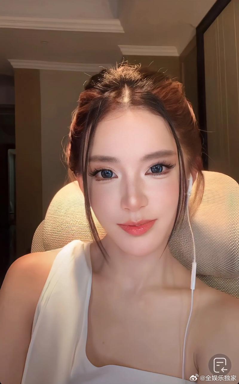 路人视角的迅猛龙特蕾莎 今天算见识到什么叫“反差萌”了！远远看以为是高冷挂，走近