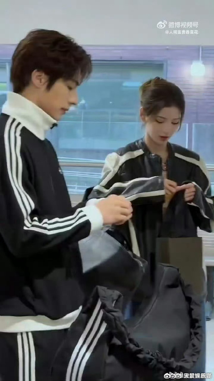 颜安张予曦颜安下飞机就研究如何省钱合伙人笑不活了！张予曦颜安落地伦敦就开启省钱模