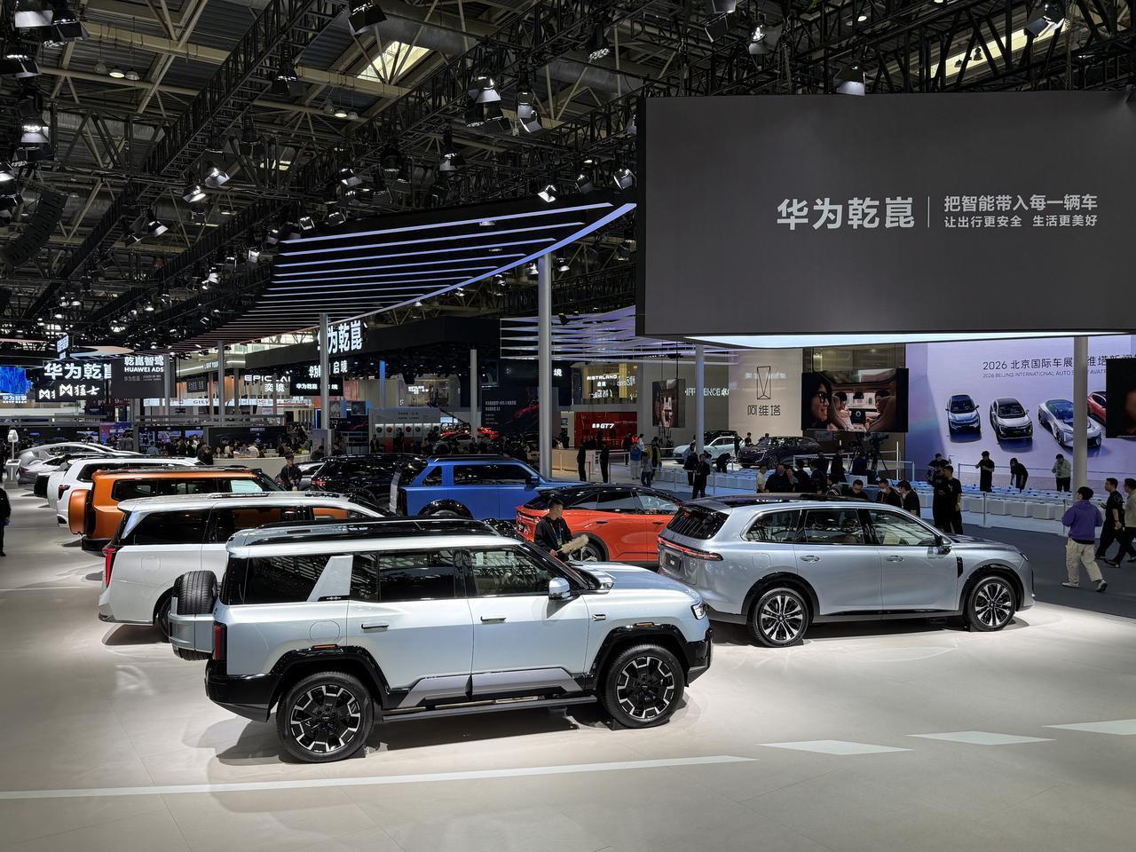 2026 北京国际车展热度拉满，华为乾崑凭借独树一帜的生态布局，成为全场不容错过