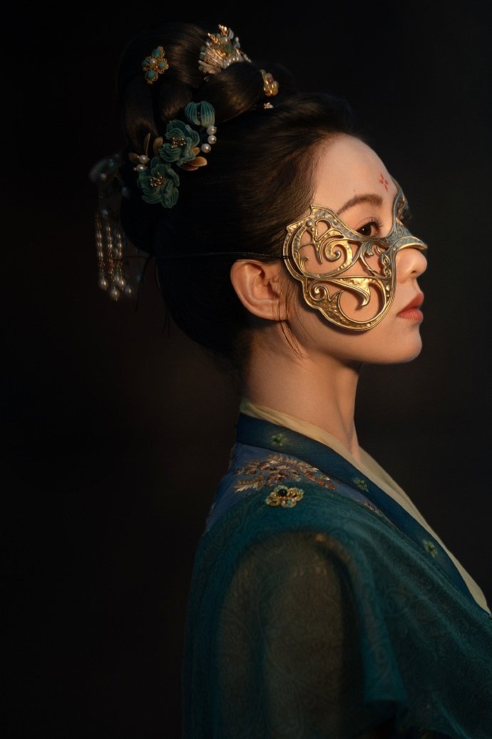 刘诗诗面具半遮面  刘诗诗摇铃探梦铃音穿梦  刘诗诗面具半遮面，摇铃探梦铃音穿梦