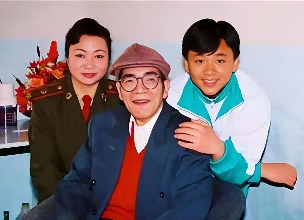 [微风]1977年，44岁的陈景润在住院时，喜欢上了27岁的女军医，在向女军医表