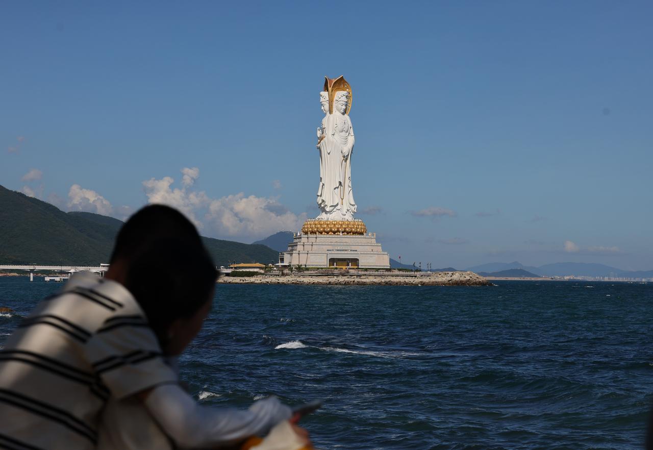 “寿比南山”——这或许是中国人心中最温暖、最绵长的祝福。今天，当您踏上这片净地，
