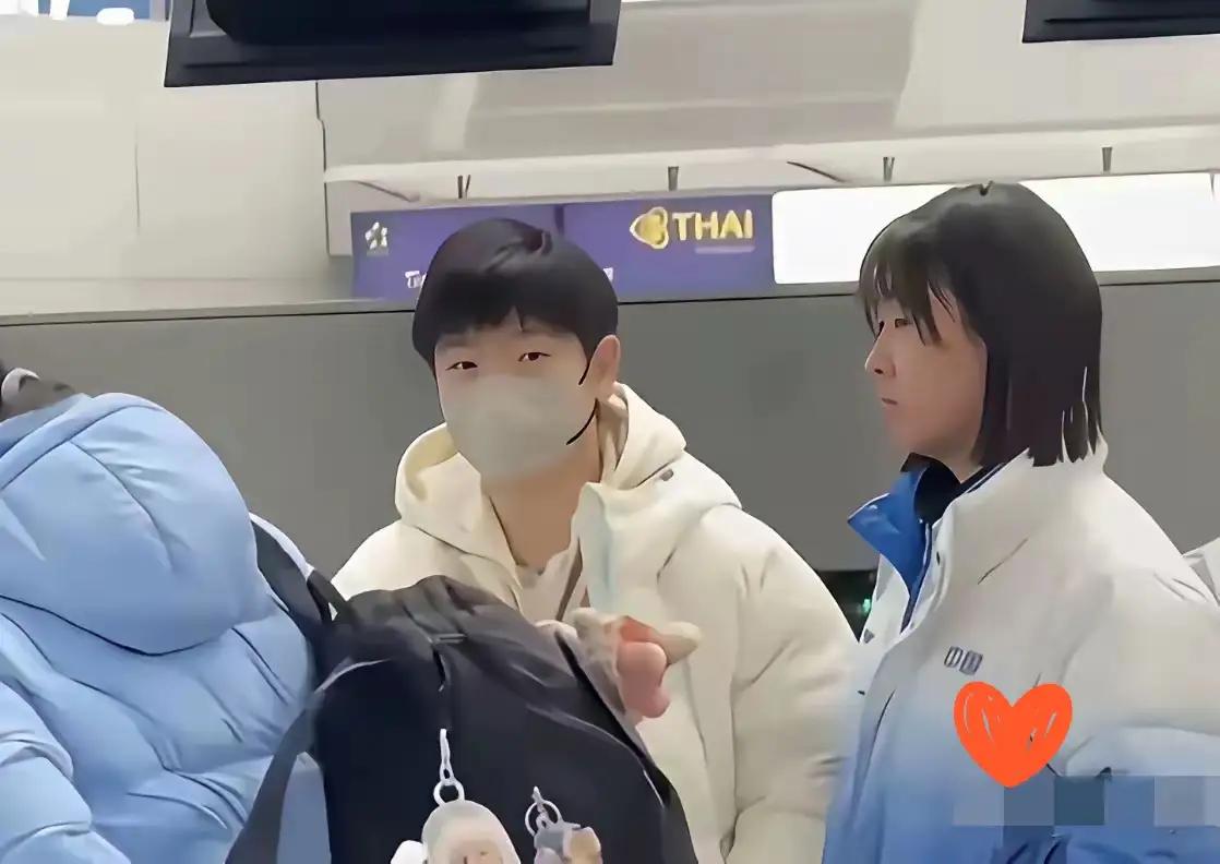 莎莎的诊断结果出来了：是脚踝韧带和足底筋膜炎症，医生下达“禁足令！”伤筋动骨一百