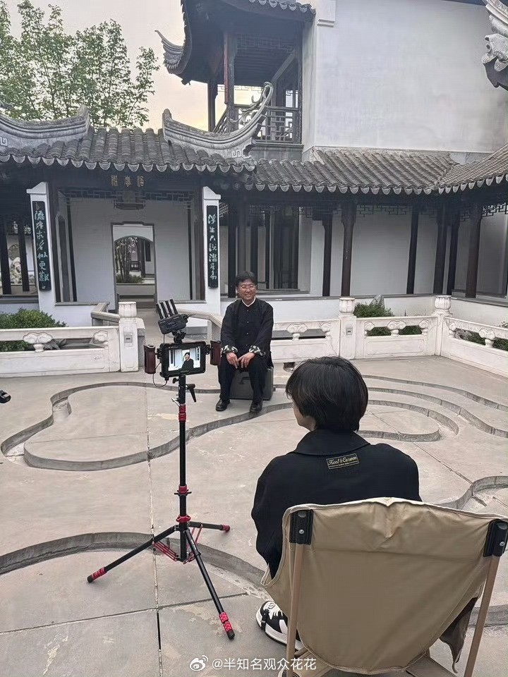 非遗传承人杜老师晒了和小贺的合照及拍摄现场照～非遗传承人晒贺峻霖合照非遗传承人晒