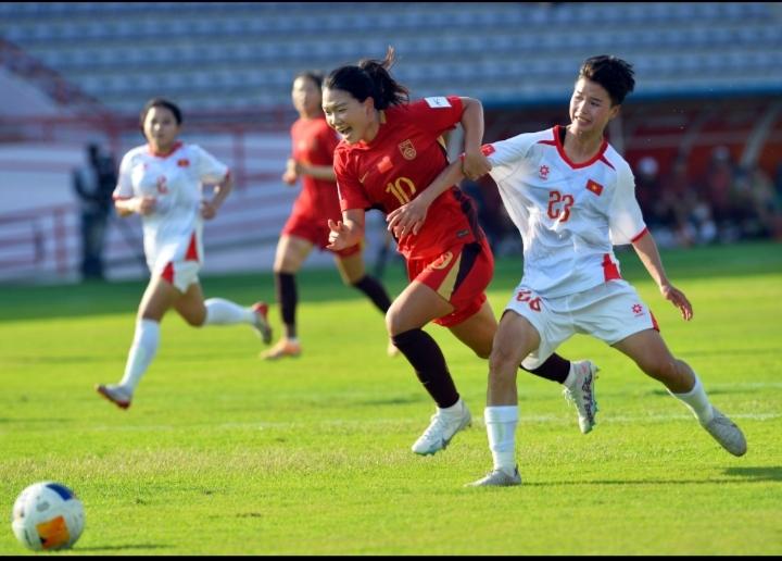 女足亚洲杯变成了东亚杯！
     昨晚，女足U20亚洲杯四强产生，朝鲜3：0轻