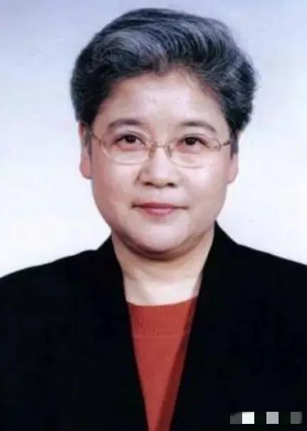 1977年9月，唐闻生被下放到“五七干校”劳动，从此她远离了工作多年的外交系统。