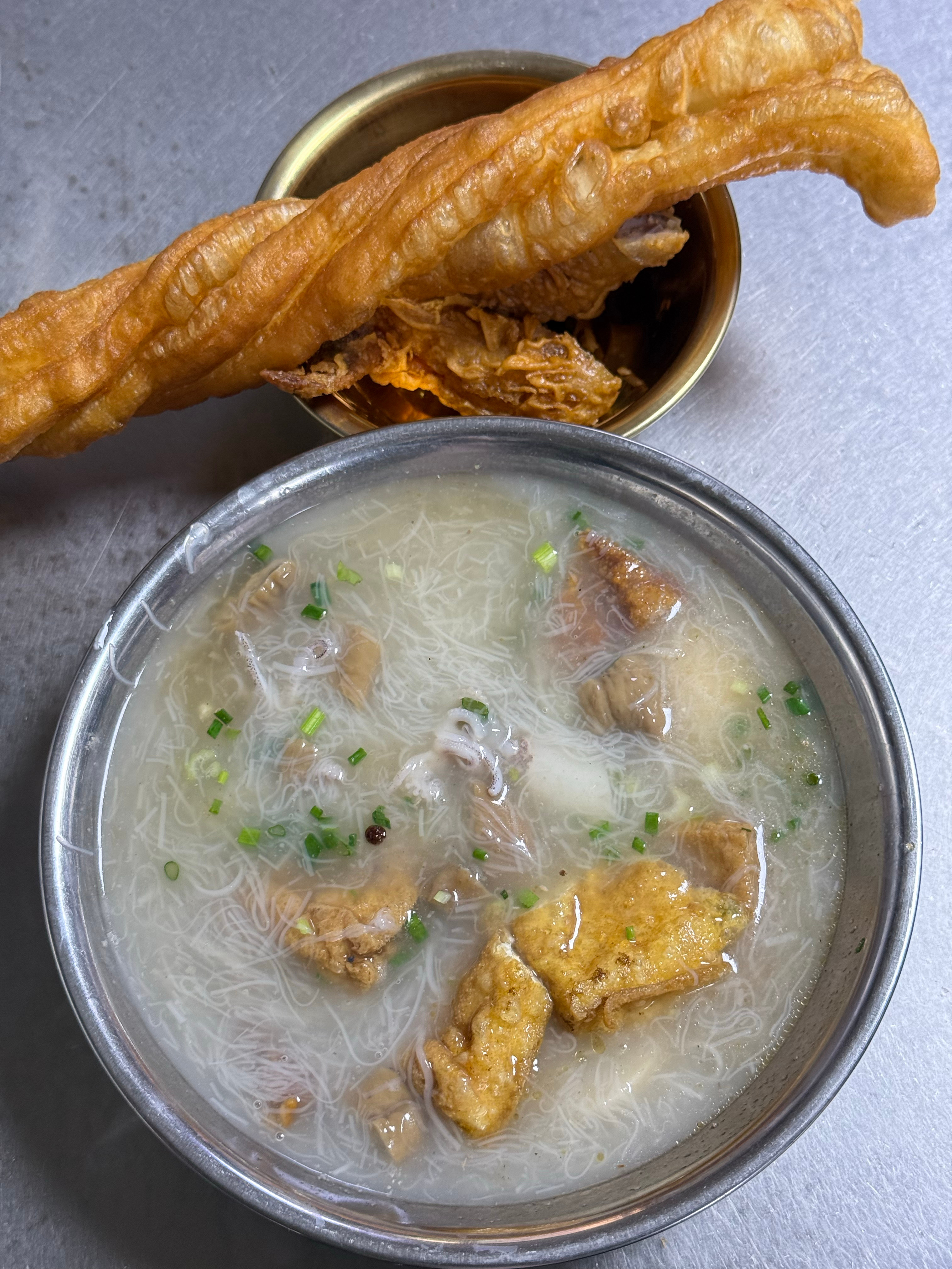 你们晚上吃什么？来泉州吃面线糊吧😋 