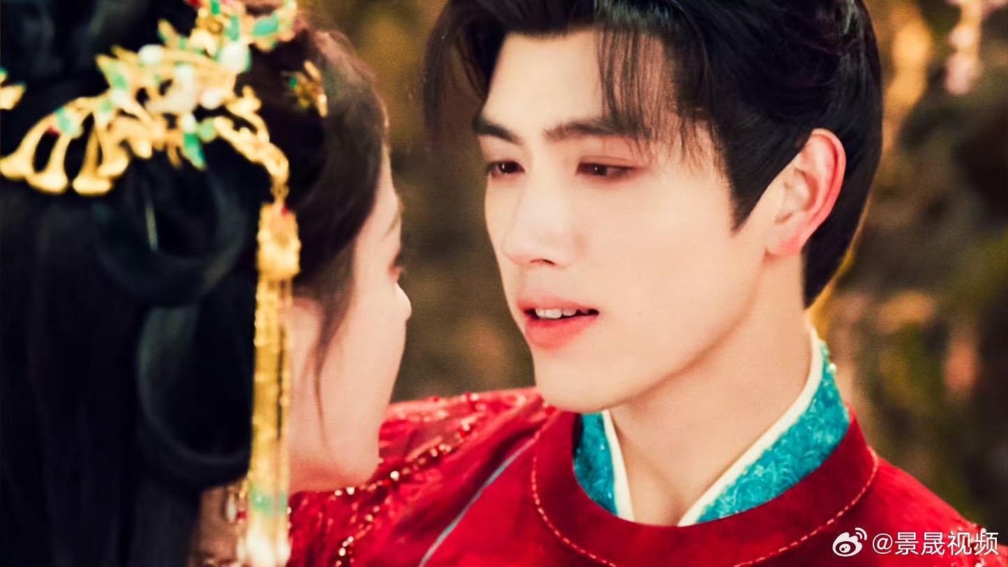 秦榛镜头下的陈飞宇秦榛太懂拍少年将军，陈飞宇演绎的段胥既有锋芒又有易碎感，高度贴