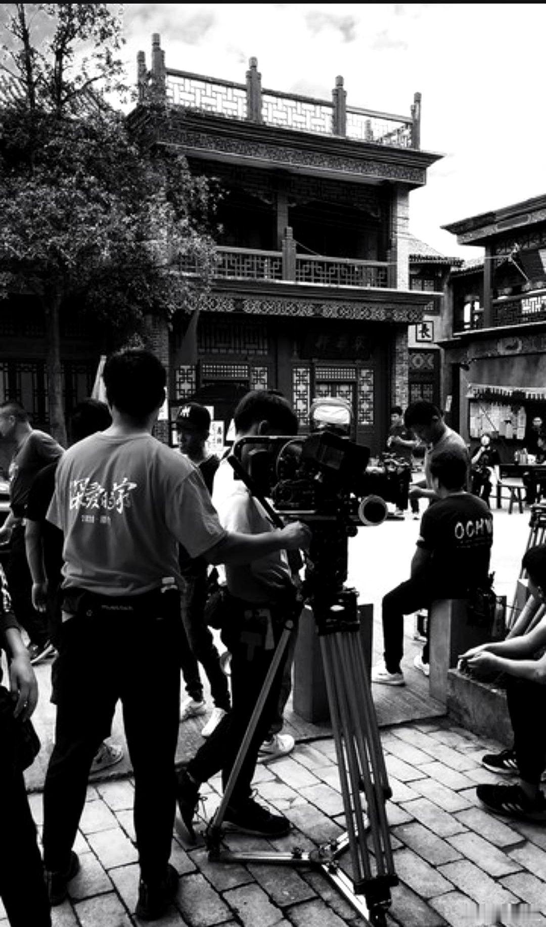 谁能想到，一个手握三个影帝荣耀的演员，竟然没有经纪人，宁愿选择送外卖也不接烂广告