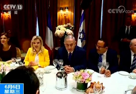 内塔尼亚胡结过三次婚，他妻子结过两次婚。如今他们俩出双入对的，或许这次是找对人了