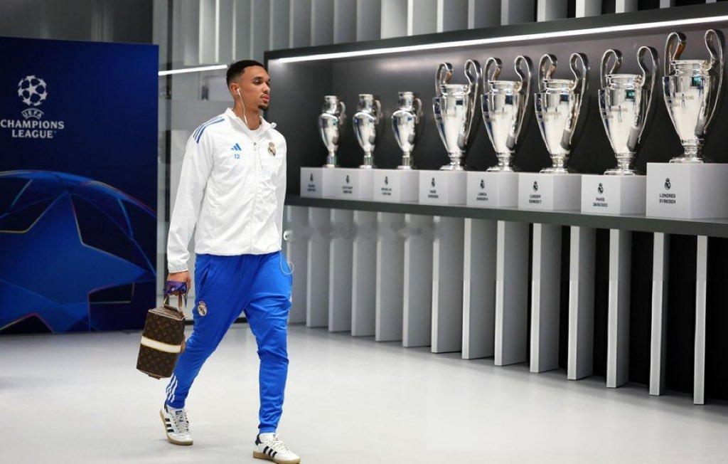 皇马vs本菲卡Trent Alexander-Arnold 