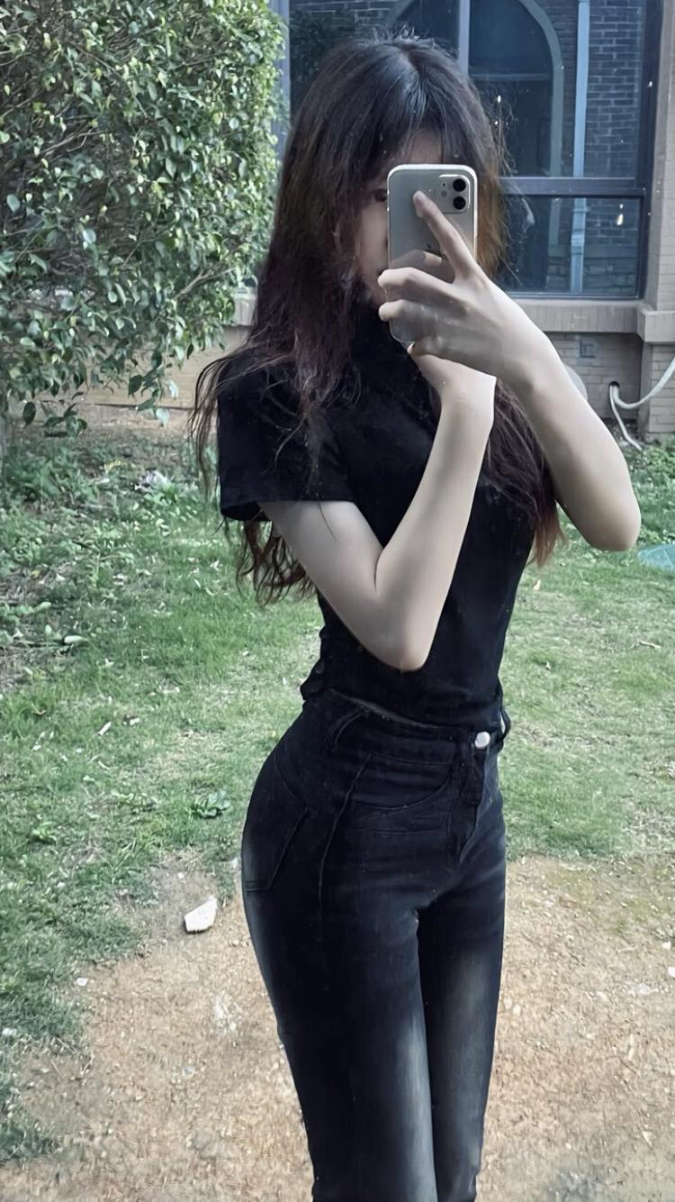 前凸后翘的女神