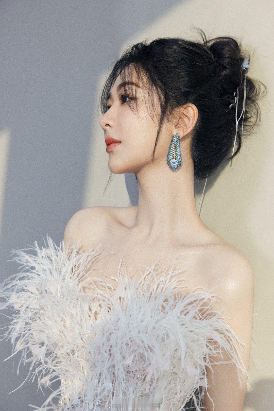 杨紫太极品了，若隐若现让人着迷