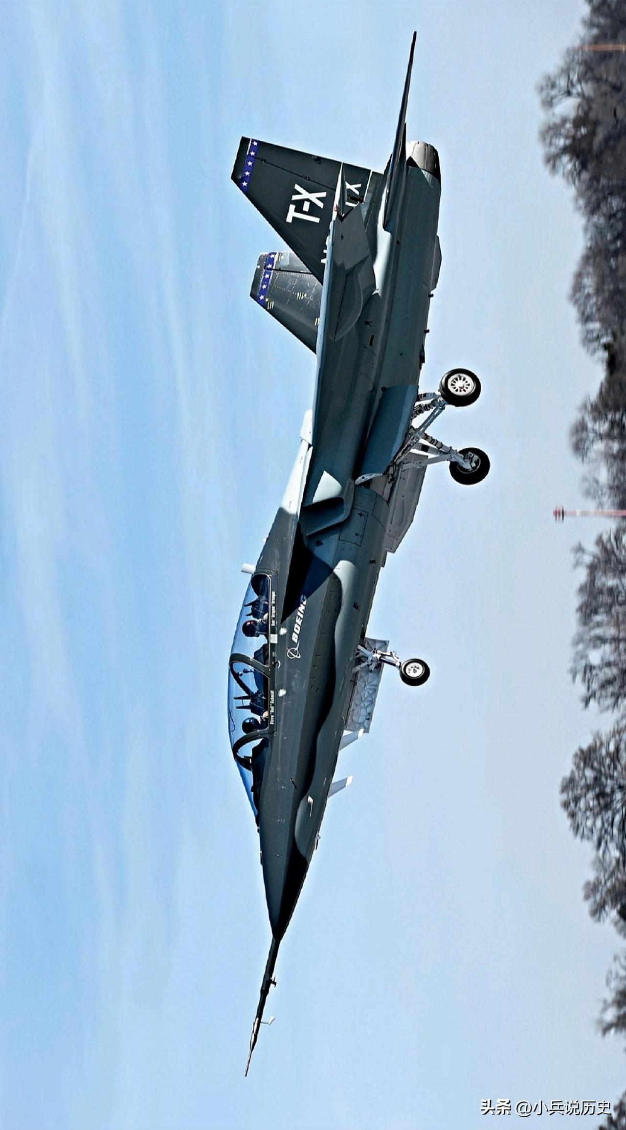 波音T-X原型机首飞
2016年12月20日，波音公司参加美国空军新一代高级教练