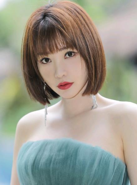 网传柳岩疑似怀孕 女神柳岩已经半年没有消息。此前有传言柳岩在某医院现身，身穿宽松