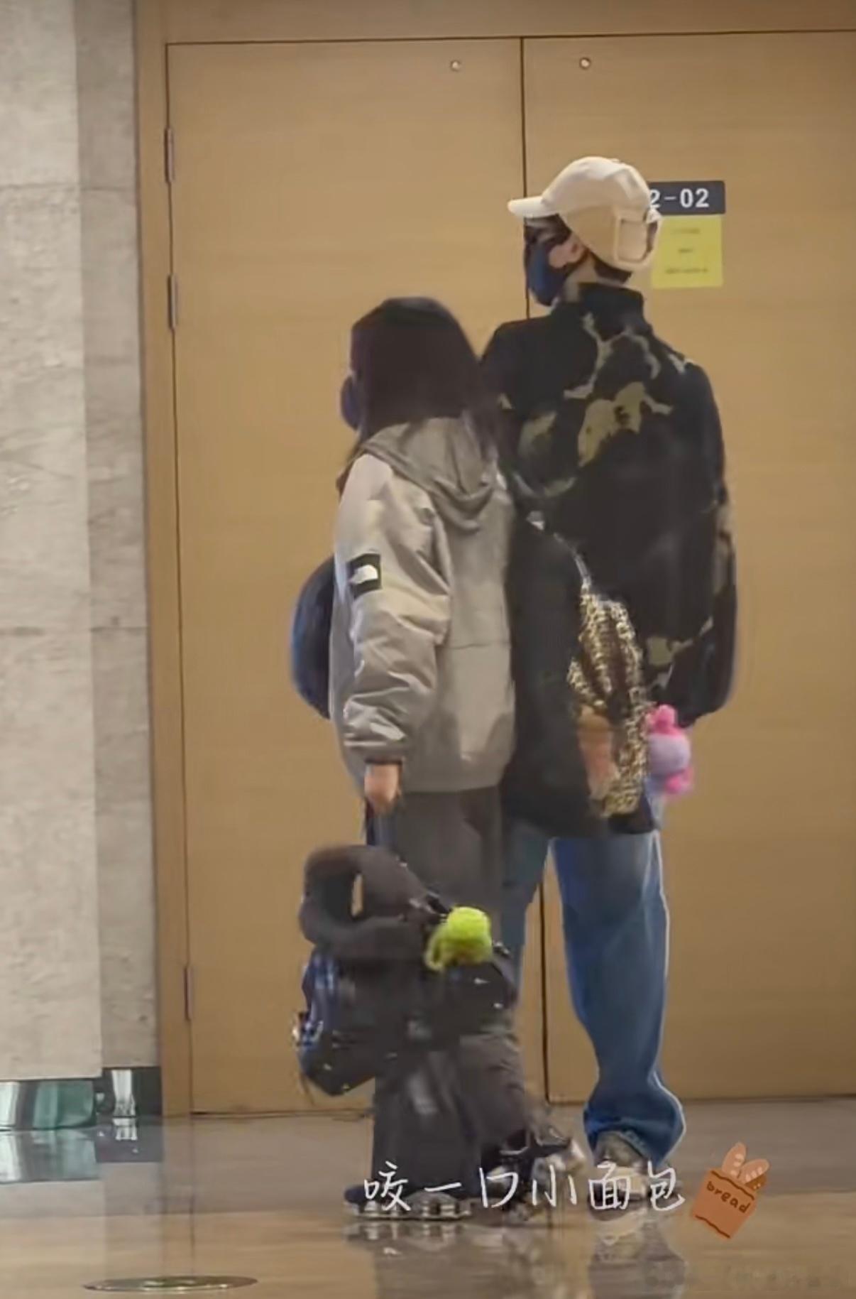 本妈咪对这个帽子很满意 冷的时候可以拆下来捂耳朵 