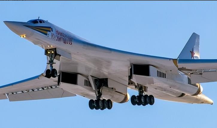 以图160的技术，目前我国、美国的工业体系都做不出来，图160的武器系统改一改，