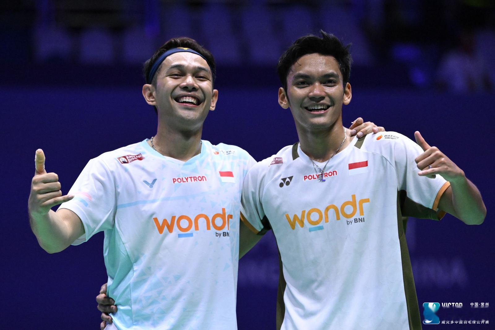 【双菲组合🇮🇩夺冠之路🏆】首轮：21-15、20-22、21-9 🇨🇳