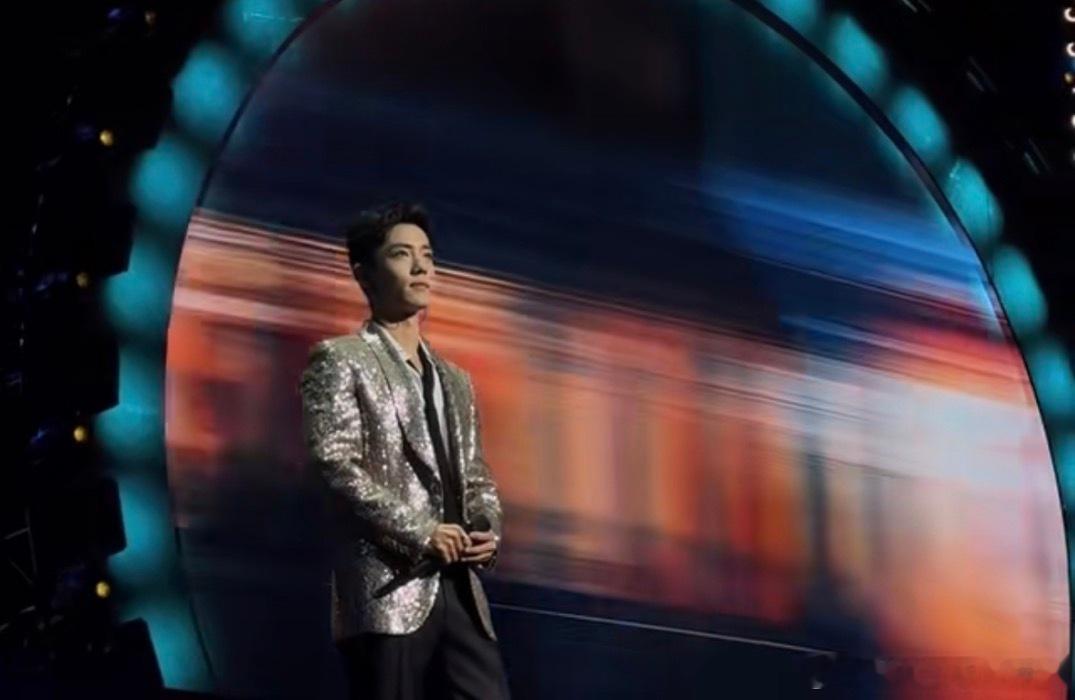 #爱奇艺制片人发了肖战舞台直拍##爱奇艺制片人发肖战舞台直拍#爱奇艺制片人分享肖