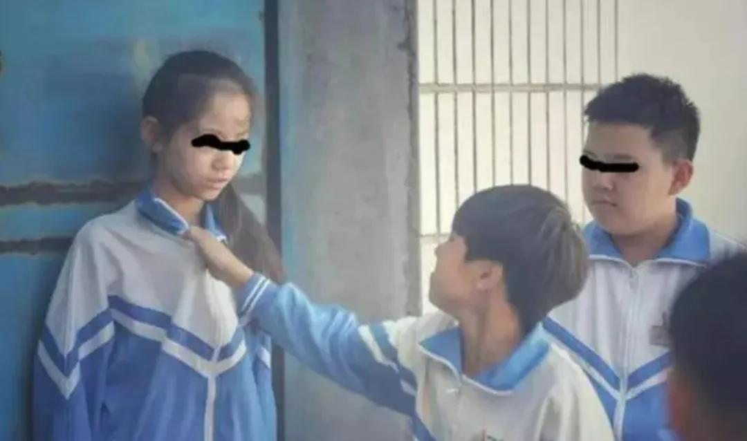 “谁还敢管学生？”2023年河北霸州一女老师看到班里的男学生在欺负女学生，多次制