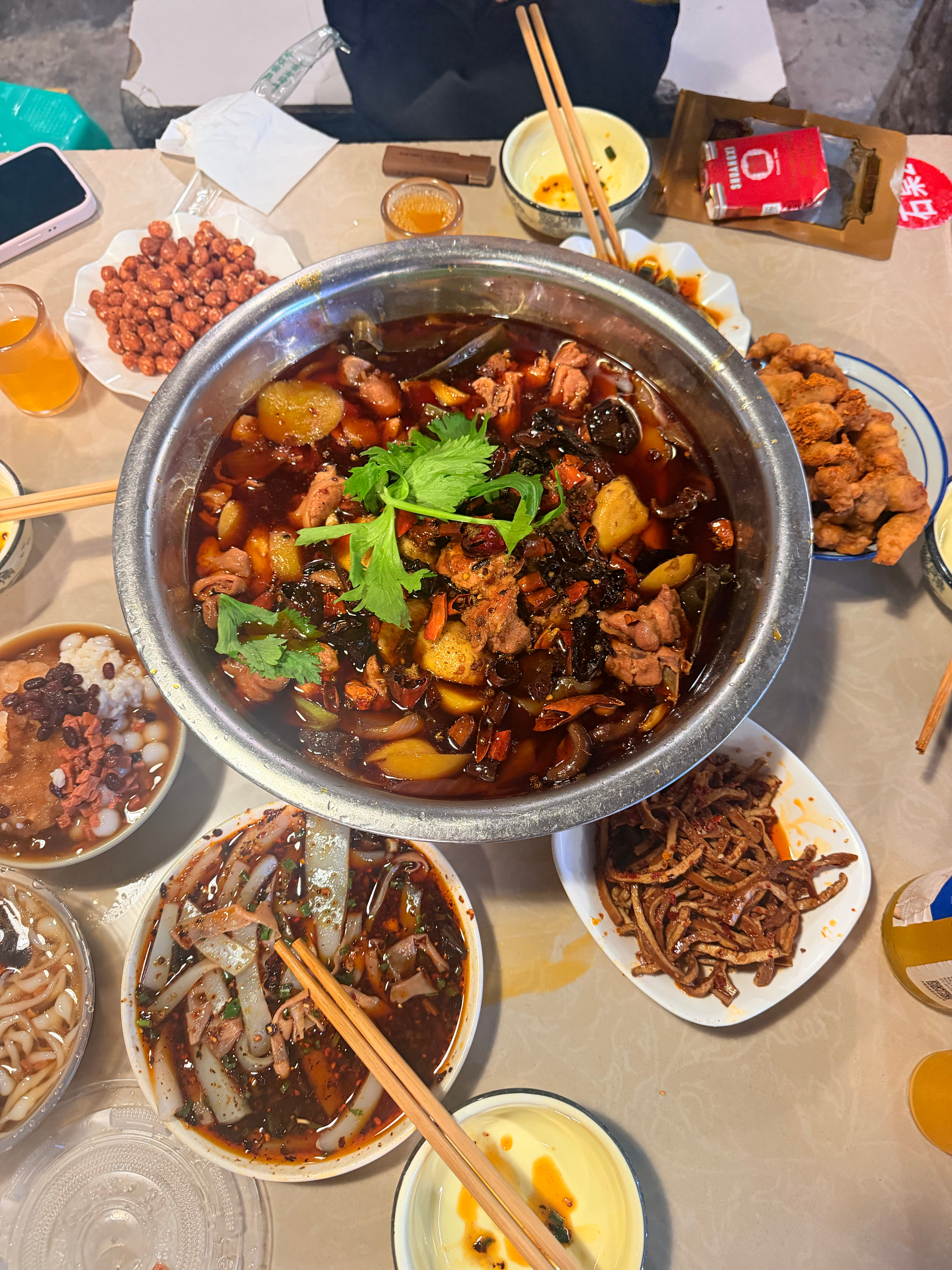 来馋你们啦 吃夜宵[馋嘴] ​​​