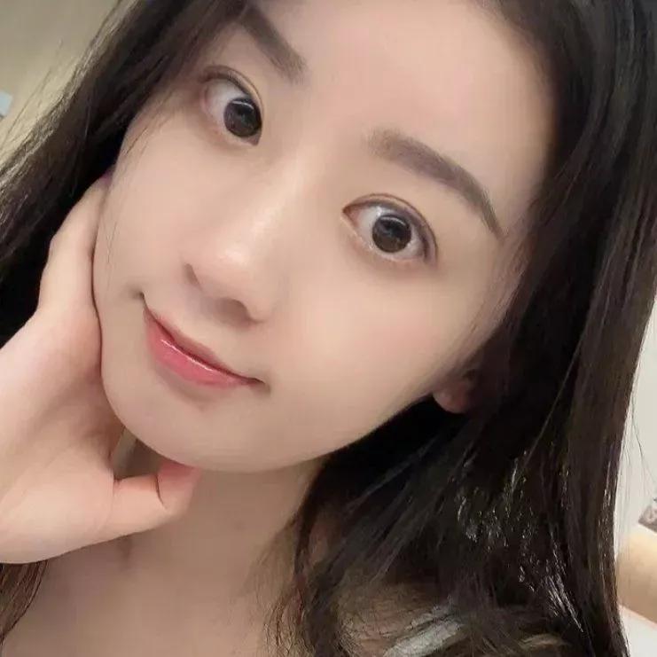 下班回家开门，指纹锁却毫无反应，我心里纳闷这是坏了？不会啊，这才多久，没电了？有