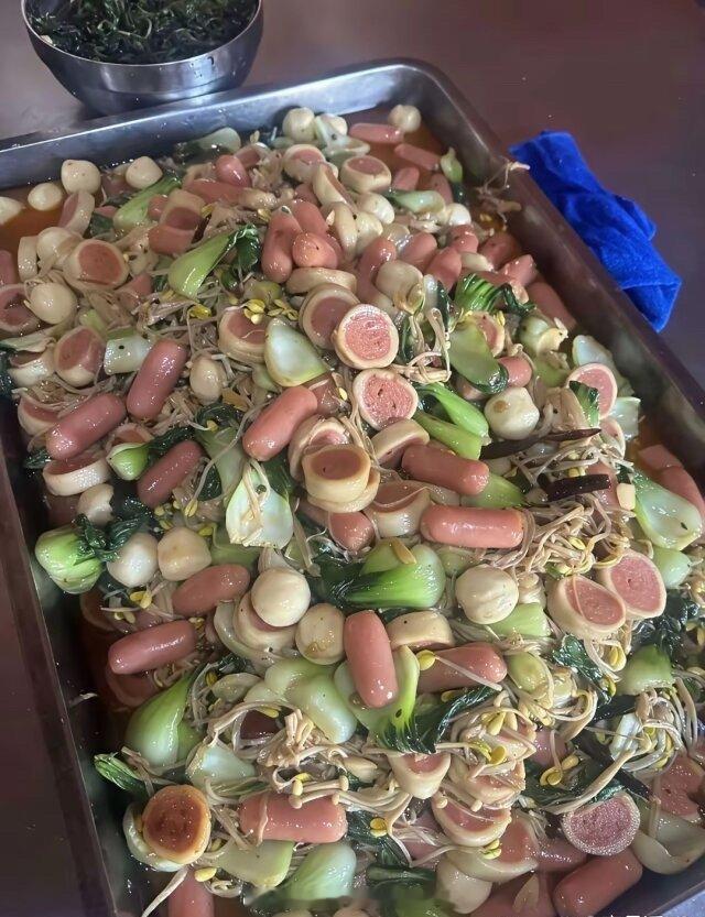 学校每次都是这个菜最先卖完，孩子们为什么这么爱吃