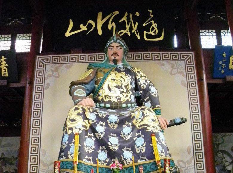 毛主席认为岳飞之所以在中国历史上有巨大作用，正因为他流了血，为民族付出了巨大牺牲