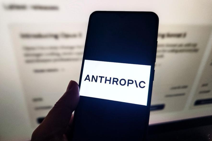 【半年翻7倍！曝Anthropic营收运行率达650亿美元】财联社8月18日讯，