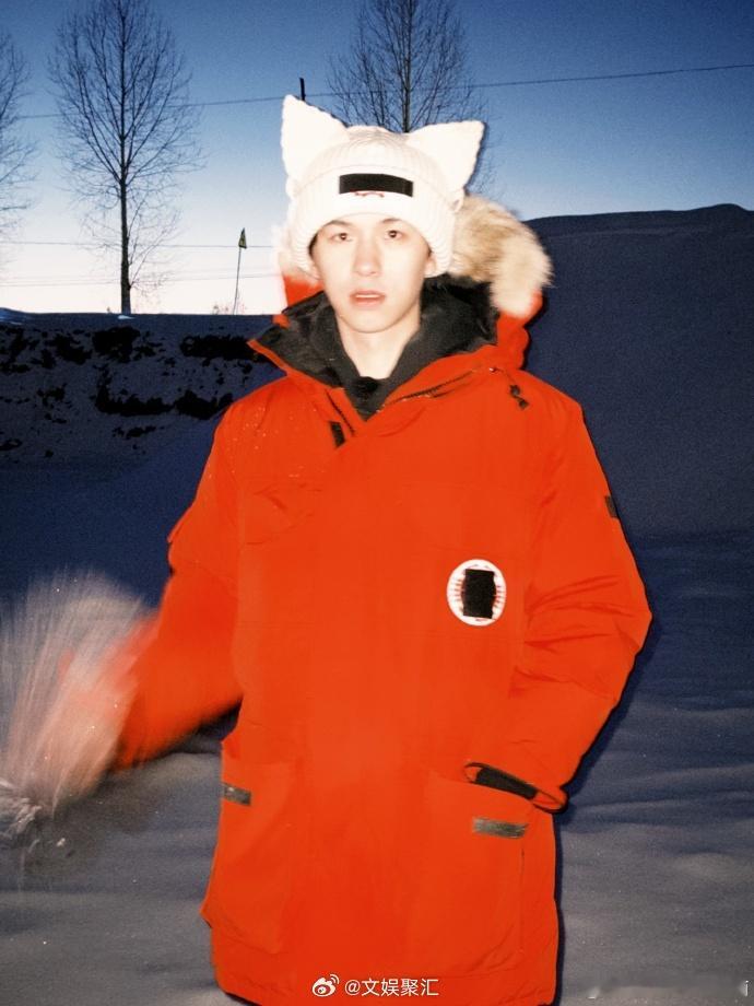 何浩楠没想到会在东北热出汗  何浩楠东北雪地plog  东北雪地迎来何浩楠的pl