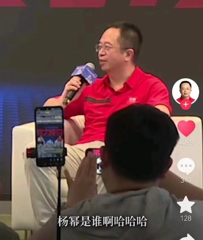 周鸿祎和张雪峰两个人的对话也太好笑了，两个人同台直播聊女神话题，张雪峰称自己经常