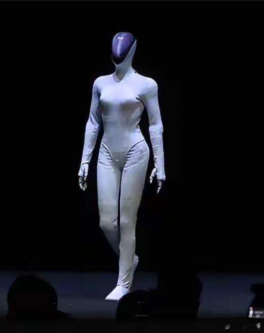 机器人 性别前两天质疑小鹏机器人是人扮的，小鹏把机器人一剪刀一剪刀地剪开了给大家