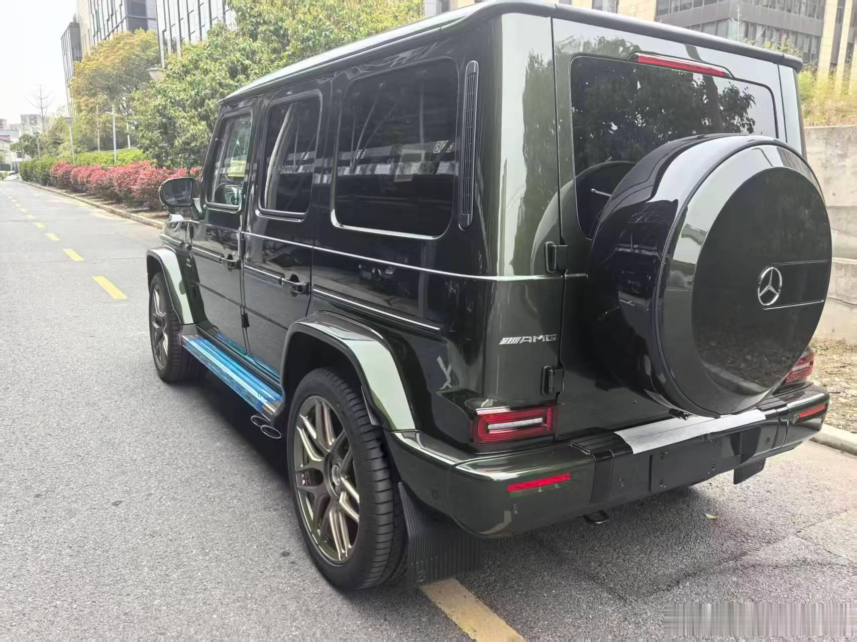 奔驰 G63  橄榄绿/玛奇朵米（255/808）➕255-橄榄绿油漆58500