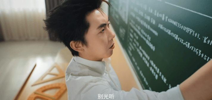 张兴朝好会安慰李嘉诚啊李嘉诚张兴朝干什么都像演喜剧谁还没被这对活宝笑到捶床！干啥