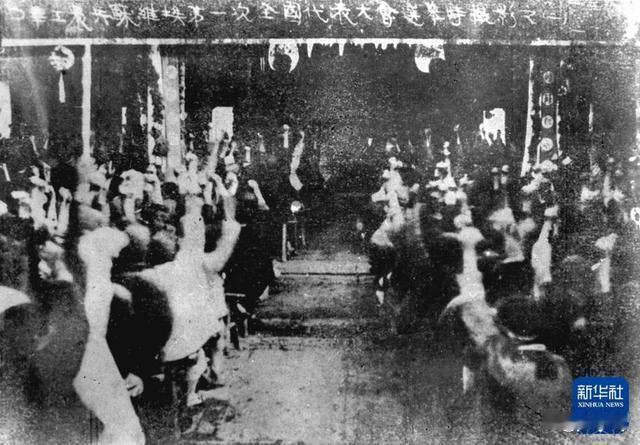 【历史上珍贵的照片7《中华苏维埃第一次全国代表大会选举情形》 】
1931年11