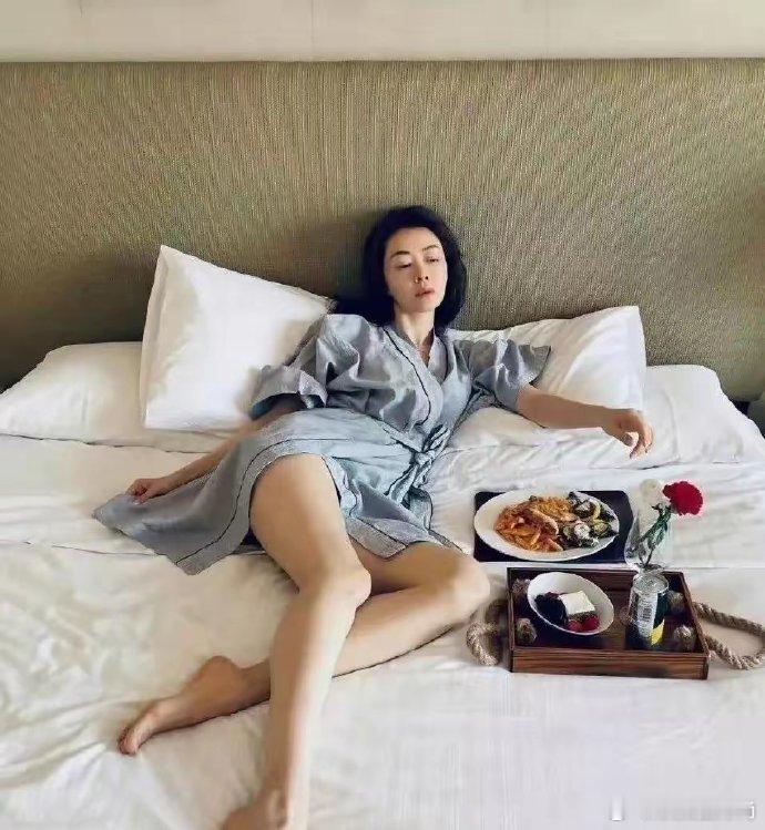 熊黛林这是大胆，这种照片都敢发出来 
