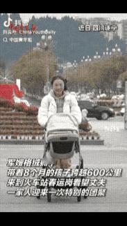 真的看哭了！刷到这个火车站里隔着警戒线的见面瞬间，我鼻子一酸，眼泪直接就绷不住了